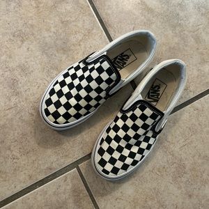 Women’s off white checkered, vans size 5! Like new.